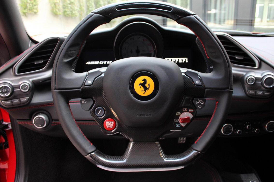 Ferrari-488-interieur